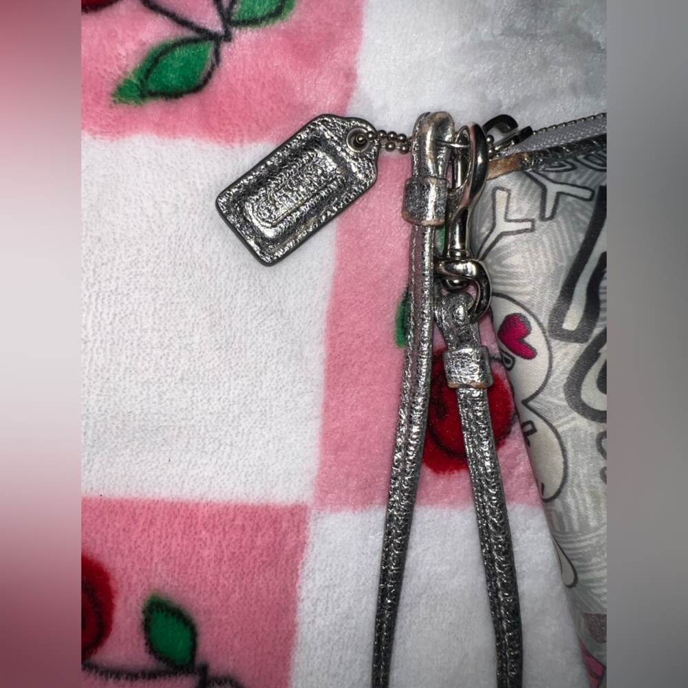 Coach Poppy Butterfly Bandana Metallic Silver Graffiti Wristlet Wallet Y2K 🦋 - Picture 5 of 16